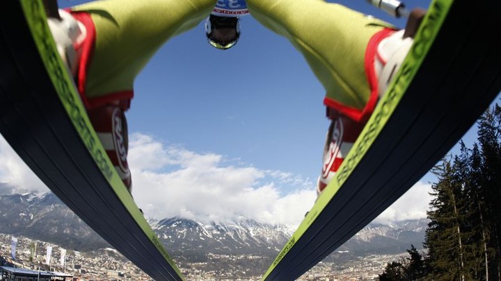 12-ročný žiak skočil na mostíku cez 120 metrov!